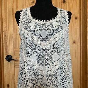 Sleeveless lace shirt